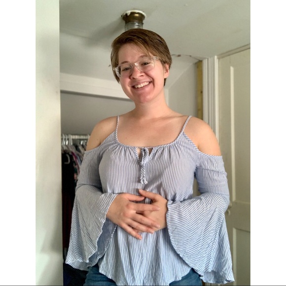 Hollister off the shoulder blouse - Picture 2 of 4